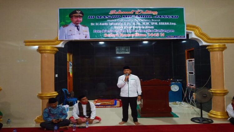 Wakil Gubernur Sumatera Barat Audy Joinaldy saat melakukan Safari Ramadhan di Mentawai, Minggu (17/4/2022). (IST)