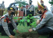 Kalemdiklat Polri bersama Kapolda tanam Pohon di SPN Polda Sumbar