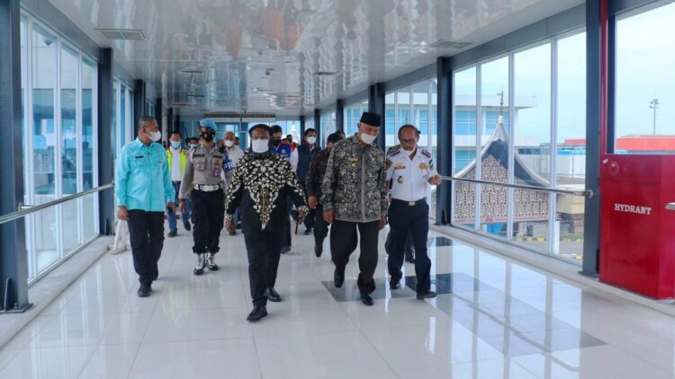 Jelang Mudik Lebaran, Komisi V DPR RI Tinjau Kesiapan Moda Transportasi di Sumbar 1 Komisi V DPR RI dan Gubernur Mahyeldi mengecek kesiapan mudik.