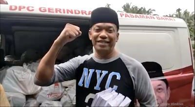 Ketua DPC Gerindra Pasbar Maryanto Berbagi dengan Ratusan Anak Yatim jelang Lebaran 1 Ketua DPC Gerindra Pasbar Maryanto berbagi dengan ratusan anak yatim jelang Lebaran.