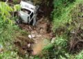 Nabrak Truk, Mobil Fortuner Nyungsep ke Jurang di Kerinci Jambi 3 Nabrak Truk, Mobil Fortuner Nyungsep ke Jurang di Kerinci Jambi