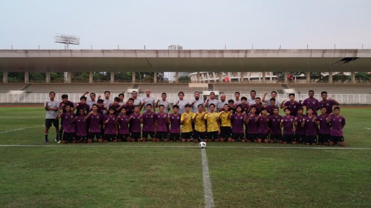 Timnas U-16 dan ofisial.