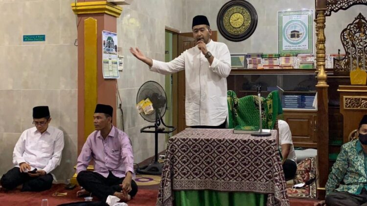 Wagub Audy saat safari Ramadan di Pariaman.