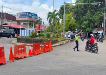 Tutup Akses Jalan ke DPRD Sumbar, Polisi Alihkan Arus ke Simpang Lamun Ombak