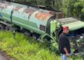 Truk CPO Tabrak Dua Kendaraan di Sitinjau Lauik, Sopir Truk Dilarikan ke Rumah Sakit