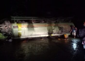 Ada Truk Terguling dan Tumpahkan CPO di Sitinjau Lauik, Akses Padang-Solok Terputus 7 Jam