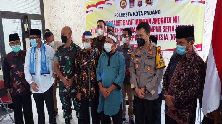 Dua anggota NII di Padang lakukan pencabutan baiat. (IST)