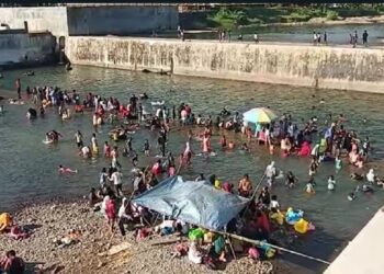 Tradisi balimau. (Dok. Istimewa)