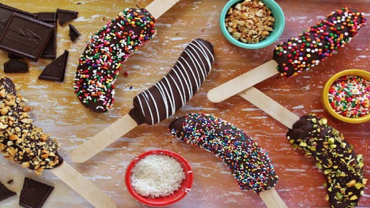 Buka Puasa dengan Makanan Kekinian, Ini Cara Membuat Chocolate Frozen Banana 1 Chocolate frozen banana.