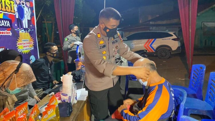 Polres Dharmasraya Buka Gerai Vaksinasi Presisi Malam Ramadan 1 Gerai vaksinasi saat Tarawih.