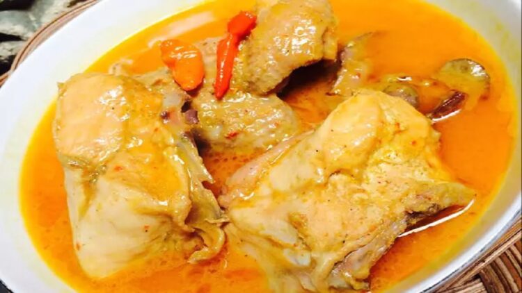 Gulai ayam khas rumah makan Padang. (net)