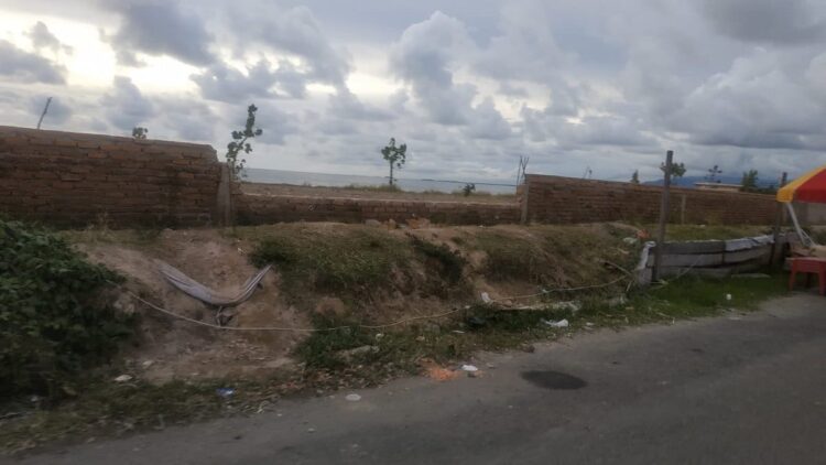 Kondisi pagar Masjid Al Hakim yang diduga dirusak OTK.