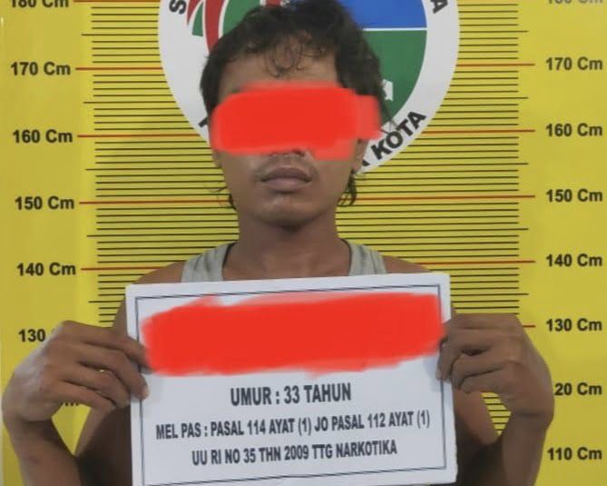 Laki-laki Pemain Sabu asal Binjai Ditangkap di Kota Solok 1 Tim Satres Narkoba Kepolisian Resort Solok Kota mengamankan satu orang laki-laki yang diduga melakukan penyalahgunaan sabu, Senin (18/4/2022) sekira pukul 22.00 WIB.