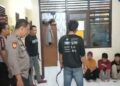 Delapan Remaja Ditangkap Polisi di Padang, Tiga Pedang dan Satu Celurit Diamankan