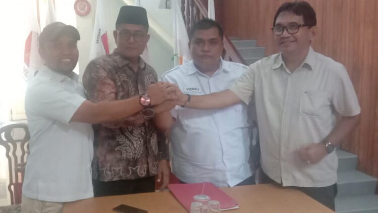 Tampuk Pimpinan DPC Gerindra Padang Resmi Berpindah ke Verry Mulyadi 1 Serah terima jabatan DPC Gerindra Padang.