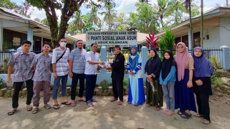 Tali asih Semen Padang untuk Panti Asuhan.