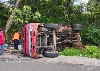 Truk Sampah di Padang Panjang Terguling, Seorang Petugas Kebersihan Meninggal
