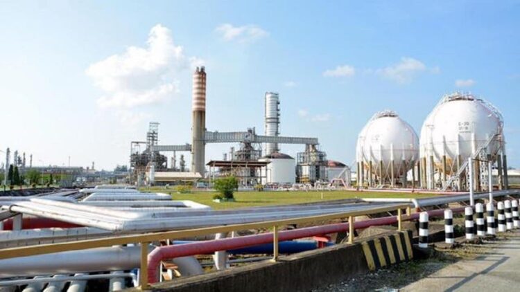 Pasca terjadinya flash di Plant 5 yang merupakan salah satu unit di area Kilang Balikpapan, Pertamina memastikan produksi BBM tetap berjalan sehingga tidak mengganggu suplai BBM ke masyarakat. (IST)