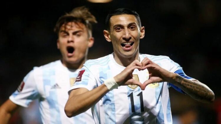 Arsip - Pemain Timnas Argentina Angel di Maria melakukan selebtasi saat berlaga di kualifikasi Piala Dunia melawan Uruguay di Estadio Campeon del Siglo, Montevideo, Uruguay, 21 November 2021. Pool via REUTERS/Ernesto Ryan