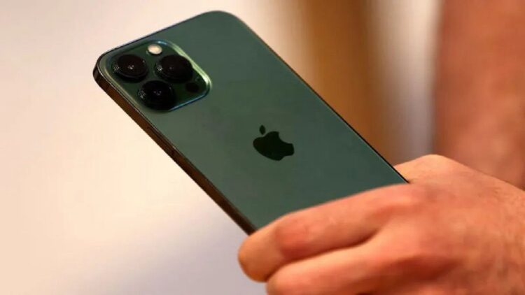Trackpad Bantu Pengguna Atur Kursor di iPhone, Begini Cara Menggunakannya 1 Ilustrasi iPhone 13 pro. (REUTERS/MIKE SEGAR)