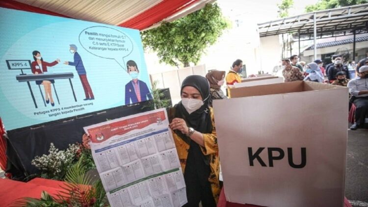 Simulasi pemungutan suara pada pemilu. (net)