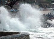 Waspada Gelombang Tinggi di Sejumlah Perairan RI, di Mentawai Bisa Capai 4 Meter