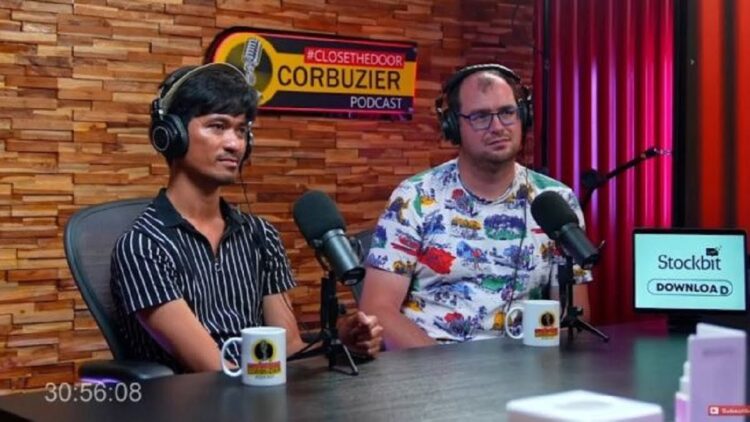 Dihujat Gegara Undang Pasangan LGBT di Podcast, Deddy Corbuzier Kehilangan 8 Juta Followers di IG 1 Ragil Mahardika dan pasangannya, Frederik Vollert di podcast Close The Door yang diasuh Deddy Corbuzier. (Tangkapan layar YouTube Deddy Corbuzier)