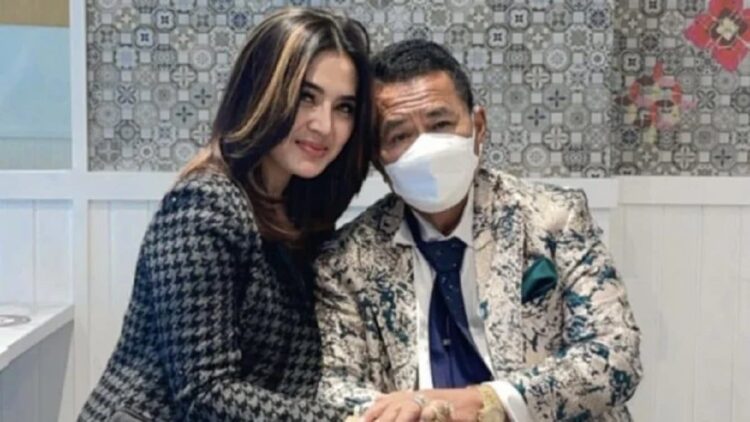 Minta Bantuan Hukum ke Kementerian PPPA, Iqlima Kim Ngaku Kondisinya Lemas dan tak Kuat Berdiri 1 Iqlima Kim dan Hotman Paris. (Photo : IG @iqlimakim_)