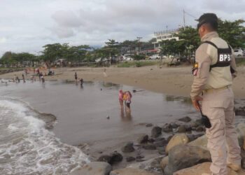 Libur Lebaran, BPBD Padang Siagakan Personel di Taplau 4 Libur Lebaran, BPBD Padang Siagakan Personel di Taplau