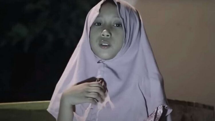 Pengamen 8 Tahun di Padang Ini Viral di YouTube, Kisah Hidupnya Haru 1 Pengamen cilik asal Minang, Eka Gama Putri viral di YouTube usai menyanyikan lagu 'Buih Jadi Permadani'.