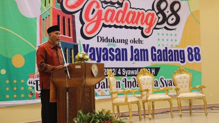 Gubernur Sumbar Dorong Perdagangan Ritel Kembangkan Kerja Sama Dengan UMKM 1 Buya Mahyeldi, saat membuka Halal bi halal Alumni SMA se Bukittinggi dan Salingka Agam, Angkatan 88 (Jam Gadang 88).