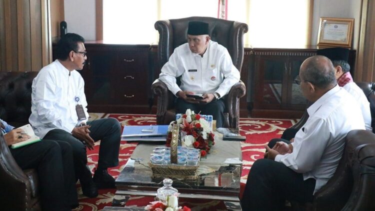 Ternyata, Ada 141 Nasabah Bank Nagari Terdampak Kasus Skimming 1 Gubernur dengan jajaran Bank Nagari.