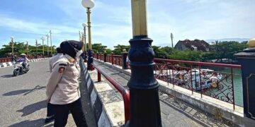 Agar tak Ada Lagi PKL yang Berjualan, Satpol PP Siagakan Praja Wanita di Jembatan Siti Nurbaya