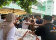 Jumat Berkah, Andre Rosiade Bagikan Nasi Kotak di Masjid Jamia’tul Huda Ketaping