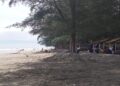 Pantai Pasir Jambak di Padang, Ramai Dikunjungi Wisatawan saat Lebaran