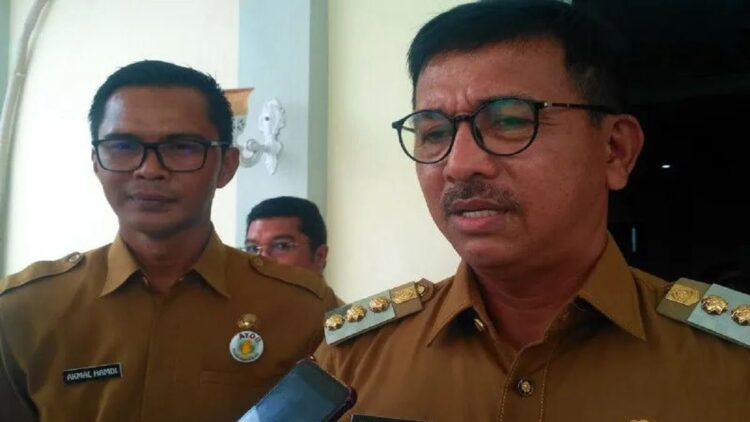 Pemkab Solsel Minta Pelaku UMKM Gunakan Mbizmarket untuk Pasarkan Produk, Transaksinya sudah Capai Rp5 M 1 Bupati Solok Selatan Khairunas (Foto: Dok. ANTARA/Erik IA)