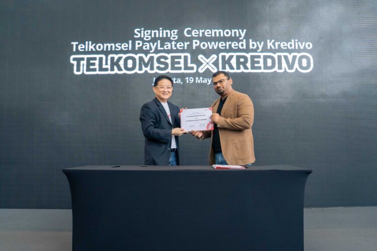 Telkomsel dan Kredivo berkolaborasi menghadirkan Telkomsel PayLater sebagai solusi layanan keuangan digital Buy Now Pay Later (BNPL) khusus telco yang ditandai dengan penandatanganan Perjanjian Kerja Sama antara kedua belah pihak di Jakarta, Kamis (19/5/2022).