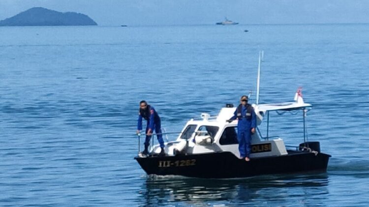 Polairud Polresta Padang cari korban pick up hilang.