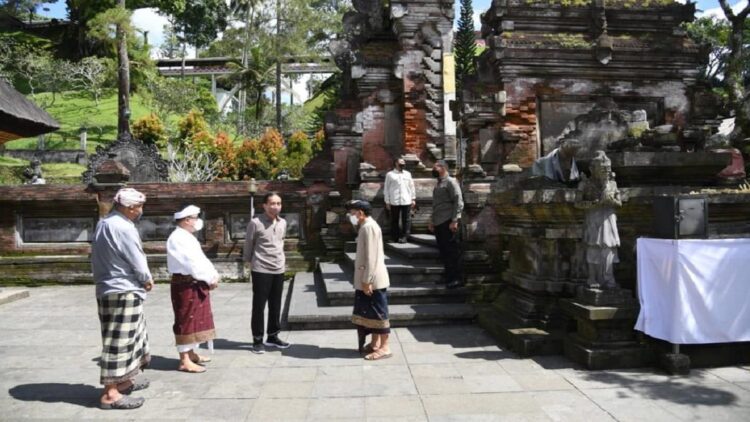 Presiden Dorong Pemeliharaan Aset Kebudayaan Negara 1 Presiden Jokowi berkunjung ke cagar budaya Pura Tirta Empul, Gianyar, Bali, Jumat (06/05/2022) (Foto: BPMI Setpres/Lukas)