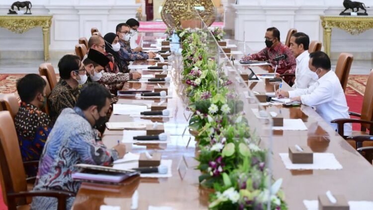 Presiden Jokowi menerima Ketua dan Anggota KPU, di Istana Merdeka, Jakarta, Senin (30/05/2022). (Foto: BPMI Setpres/Muchlis Jr)