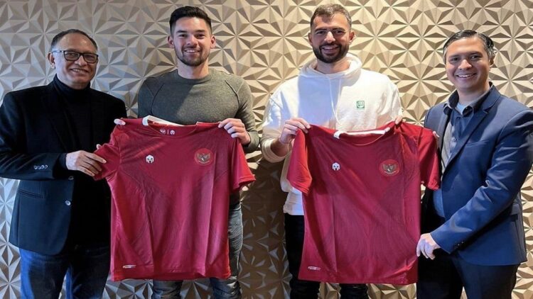 Sandy Walsh dan Jordi Amat.