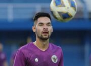 Ikut TC Timnas Indonesia di Bandung, Sandy Walsh Sempatkan Jajan Kue Ape