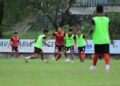 Semen Padang FC Ikat Kontrak Lima Pemain Musim Lalu 4 Pemain Semen Padang FC saat latihan di lapangan mess Indaruang.