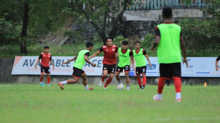 Sudah Amankan Jasa 27 Pemain, Semen Padang FC Secepatnya harus Uji Tanding 1 Pemain Semen Padang FC saat latihan di lapangan mess Indaruang.