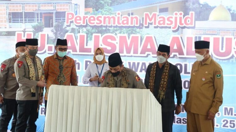 Wakapolri resmikan Masjid Alisma Alius di Kabupaten Solok.
