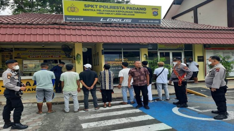 Jajaran Polresta Padang kembali mengamankan belasan orang yang diduga melakukan pungli. (IST)