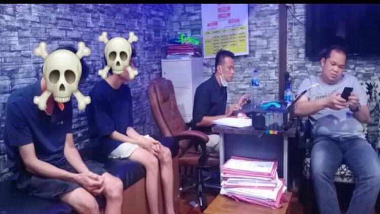 Salah Satu Penganiaya Brimob Polda Sumbar Ternyata Mantan Kiper Semen Padang, Begini Kronologisnya 1 Polisi tengah menginterogasi pelaku penganiayaan anggota Brimob Polda Sumbar. (IST)