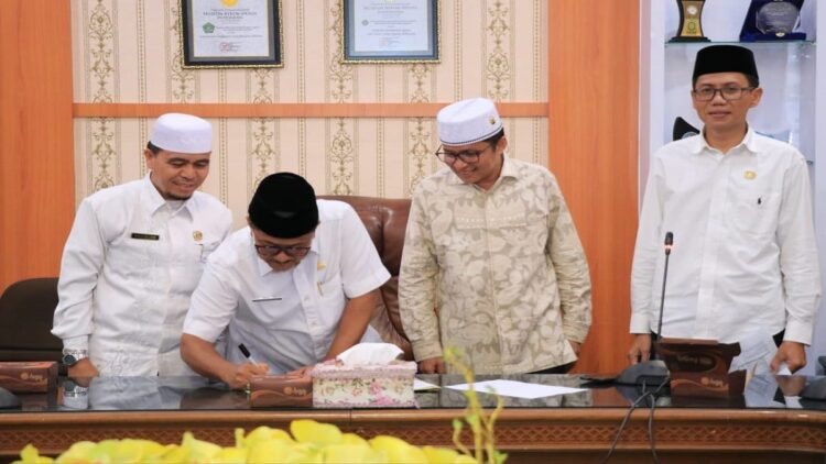 Rapat penetapan kelompok terbang (kloter) calon jemaah haji Sumbar yang akan diberangkatkan ke Tanah Suci. (Foto: Humas Kemenag Sumbar)