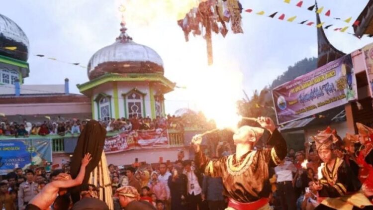 Perhelatan Sepekan Alek Anak Nagari Andaleh Baruah Bukik, Kabupaten Tanah Datar, Sumbar (Antara/Etri Saputra)