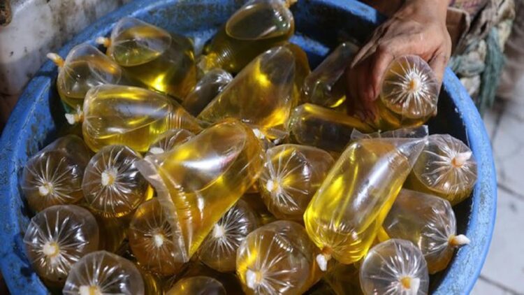 Kemendag masih Berlakukan Larangan Ekspor CPO, Ini Alasannya! 1 Ilustrasi minyak goreng curah. (net)